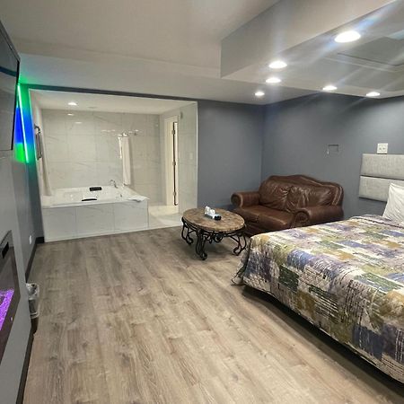 Midway Inn & Suites Оук Лоун Екстериор снимка