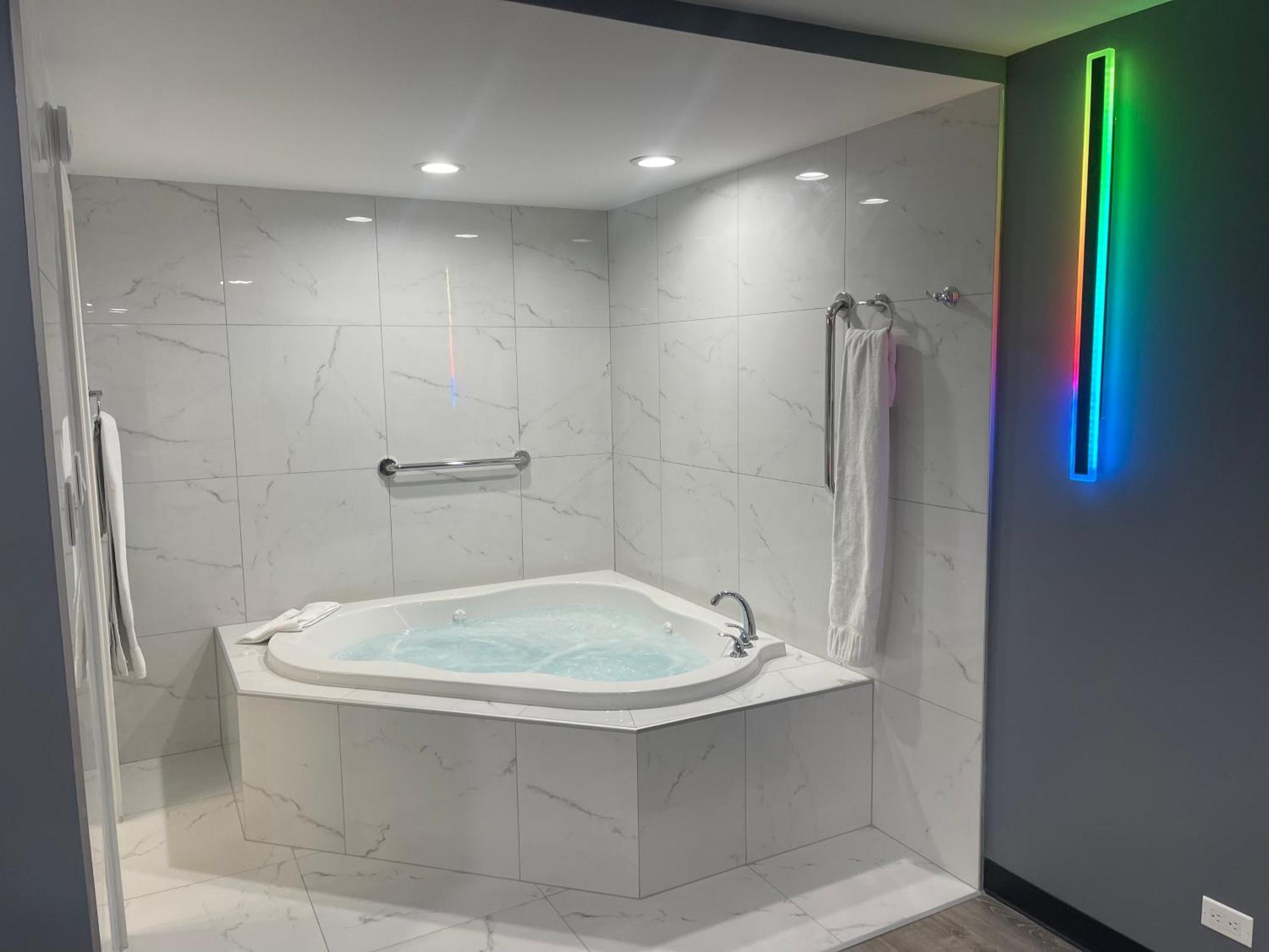 Midway Inn & Suites Оук Лоун Екстериор снимка