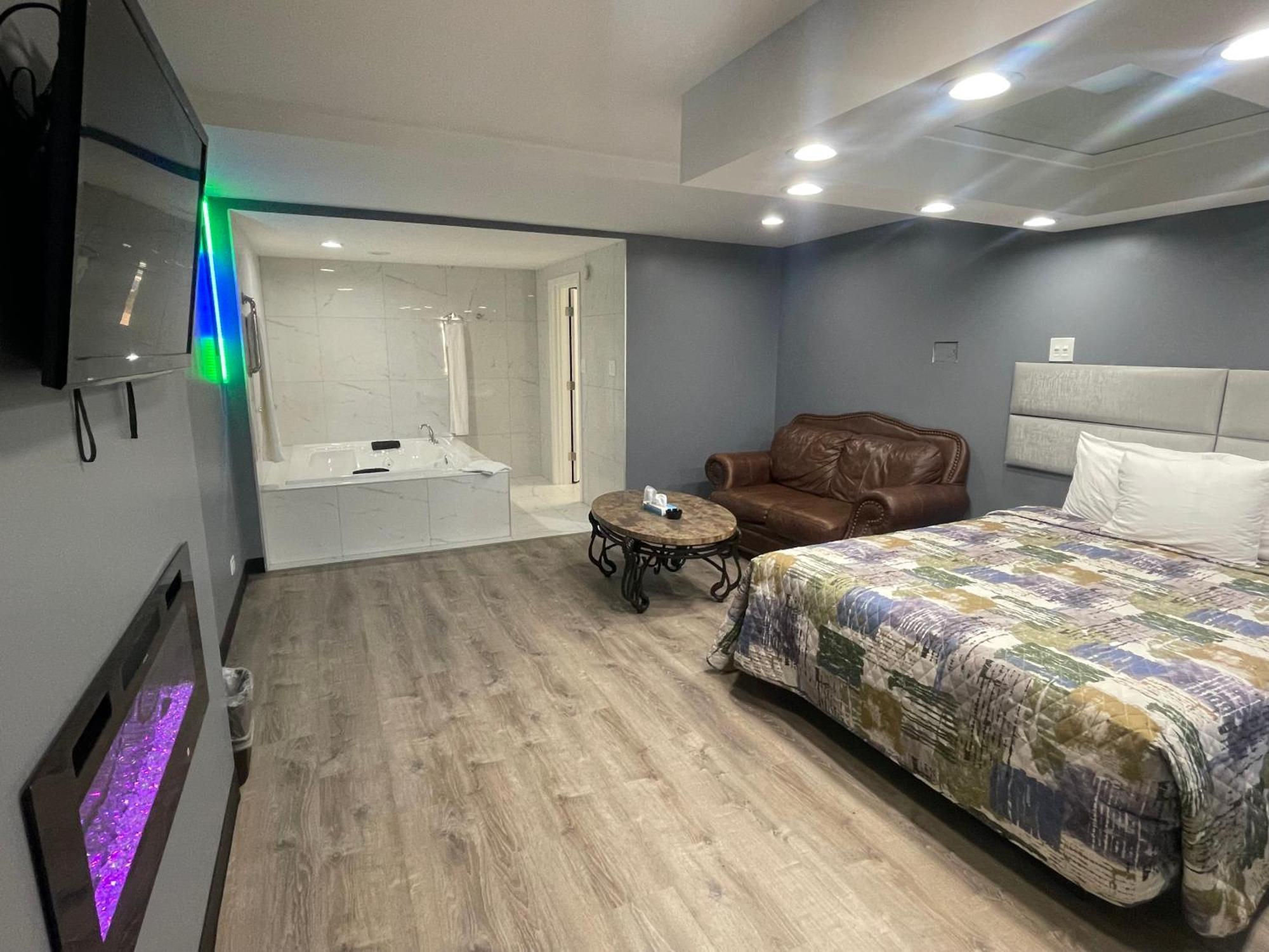 Midway Inn & Suites Оук Лоун Екстериор снимка